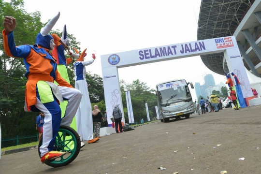 Badut meriahkan pelepasan mudik gratis bareng BRI di Senayan