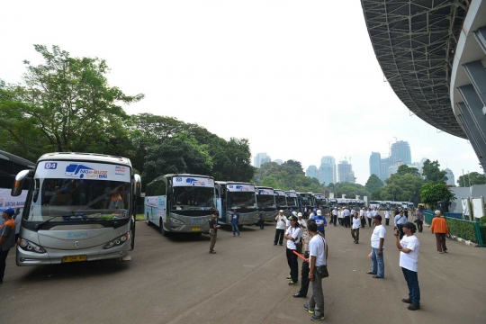 Badut meriahkan pelepasan mudik gratis bareng BRI di Senayan