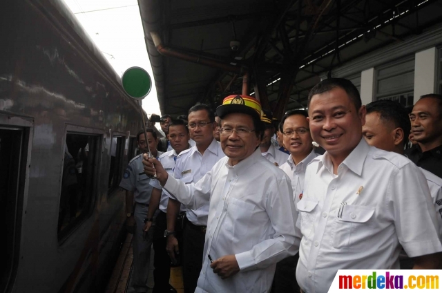 Foto : Menteri Rizal Ramli & Jonan sidak arus mudik di 