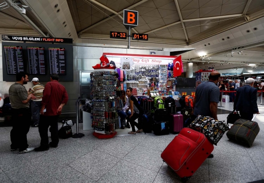 Pascateror bom, Bandara Istanbul beroperasi dengan penjagaan ketat