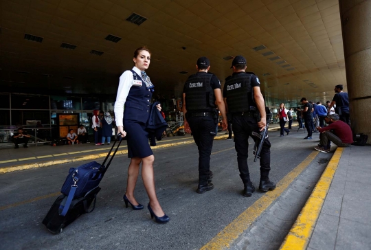 Pascateror bom, Bandara Istanbul beroperasi dengan penjagaan ketat