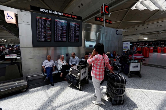 Pascateror bom, Bandara Istanbul beroperasi dengan penjagaan ketat