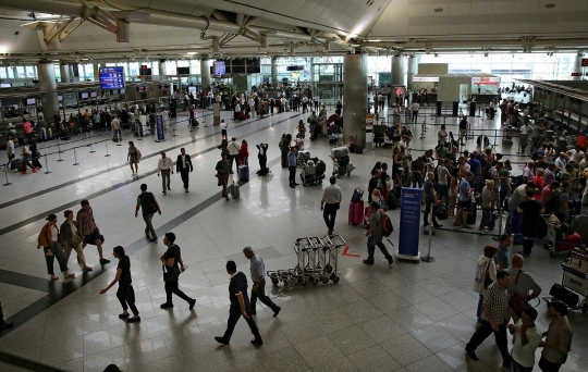 Pascateror bom, Bandara Istanbul beroperasi dengan penjagaan ketat