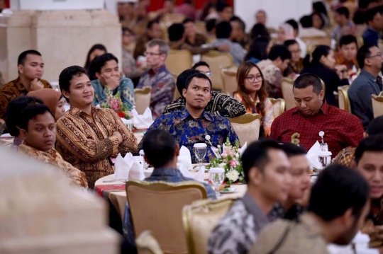 Keseruan Presiden Jokowi buka bersama ratusan wartawan di Istana