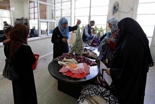 Keren, bank ini sediakan baju Lebaran untuk ribuan warga miskin