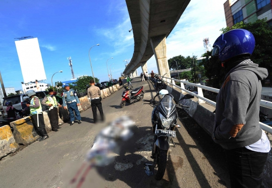 Akibat kabel melintang pengendara motor tewas di atas flyover