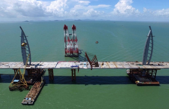 Melihat pembangunan jembatan laut terpanjang di dunia