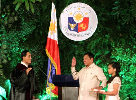 Rodrigo Duterte resmi menjabat orang nomor satu di Filipina