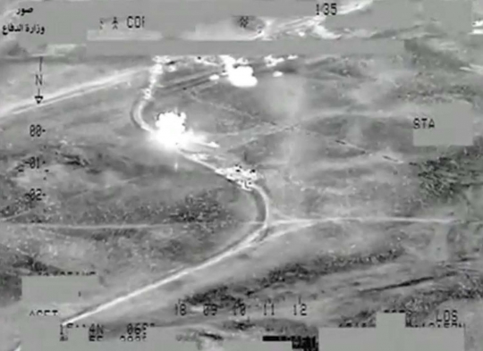 Aksi serangan udara militer Irak bombardir konvoi militan ISIS