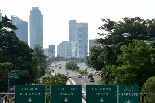 Menikmati nyamannya lalu lintas Jakarta saat lengang