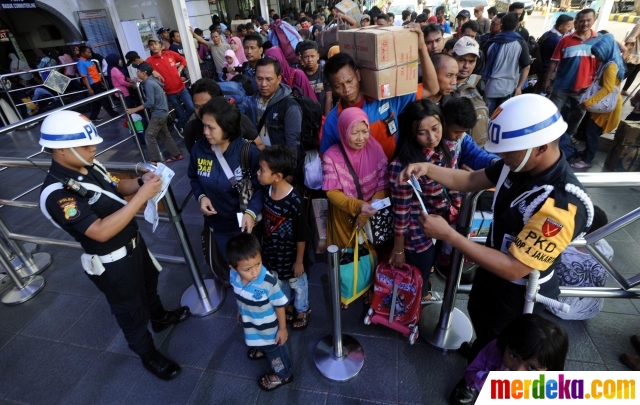 Foto : H-3, ribuan pemudik diberangkatkan dari Stasiun 