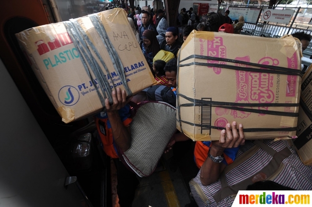 Foto : H-3, ribuan pemudik diberangkatkan dari Stasiun 