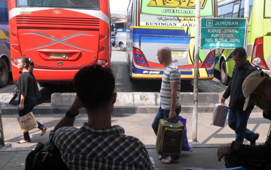 H-2 Lebaran, arus mudik di Terminal Pulogadung terpantau sepi