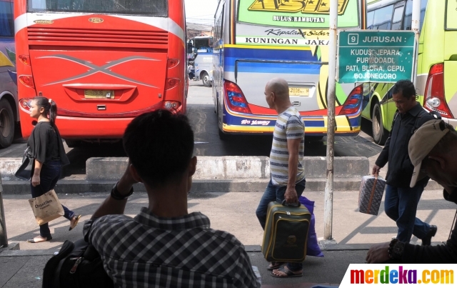 Foto : H-2 Lebaran, arus mudik di Terminal Pulogadung 