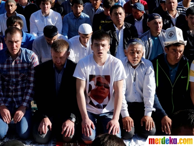 Foto : Ratusan ribu muslim Rusia laksanakan salat Idul 