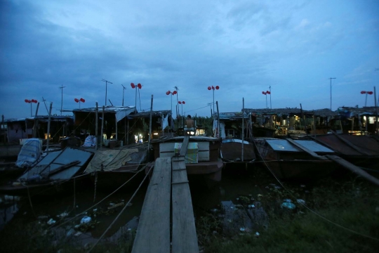 Menengok desa apung di Vietnam hasilkan listrik dari kincir baskom