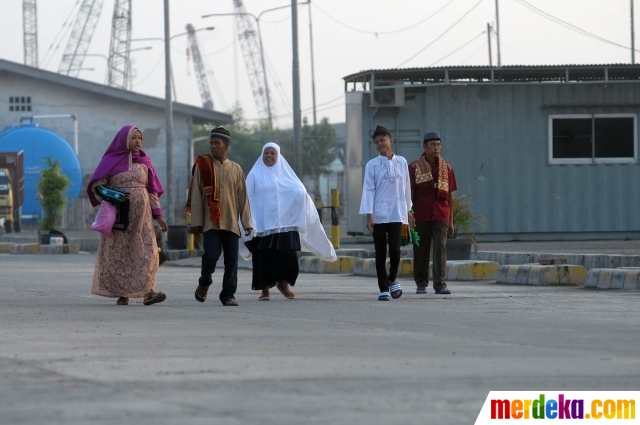 Foto : Ribuan warga laksanakan salat Idul Fitri di 