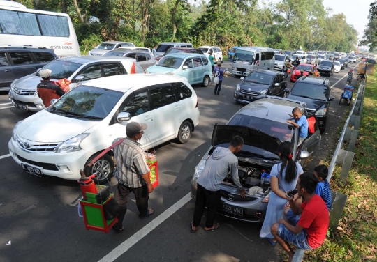 Libur Lebaran, jalur menuju Puncak macet parah