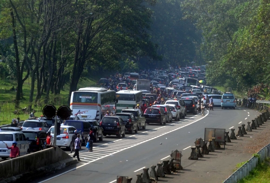 Libur Lebaran, jalur menuju Puncak macet parah