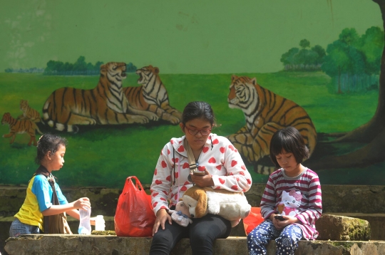 Keseruan mengisi libur Lebaran di Kebun Binatang Ragunan