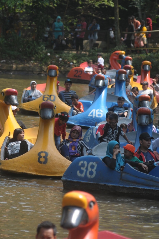 Keseruan mengisi libur Lebaran di Kebun Binatang Ragunan