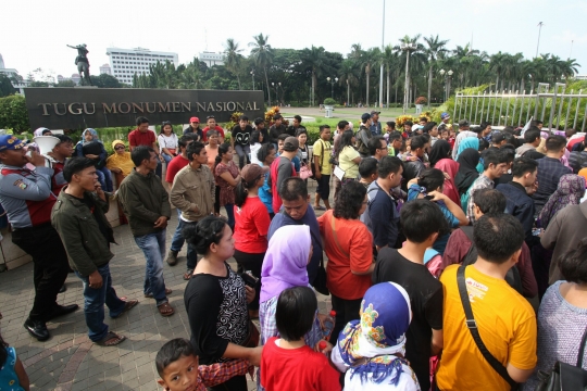 Ribuan pengunjung padati Monas