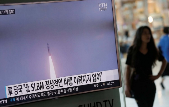 Aksi rudal balistik Korea Utara meluncur dari kapal selam