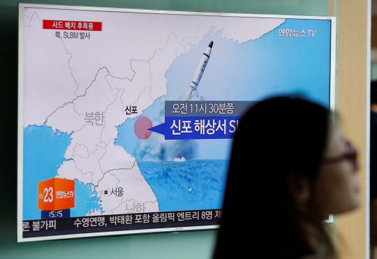 Aksi rudal balistik Korea Utara meluncur dari kapal selam
