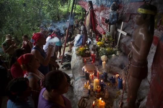 Intip ritual keagamaan penuh mistis di tengah hutan Venezuela