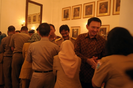 Halal Bihalal, PNS antre rebutan salaman dengan Ahok