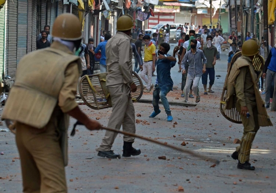 30 Nyawa melayang dalam bentrokan antar warga dan polisi di India