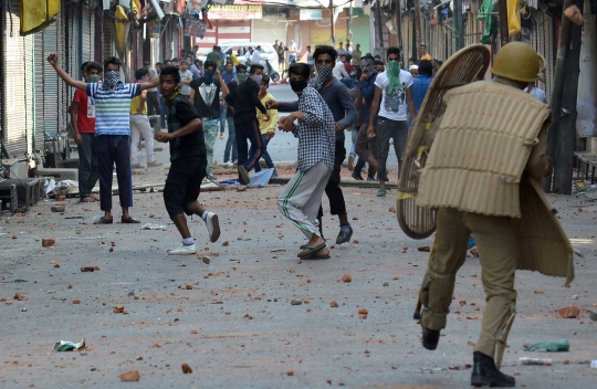 30 Nyawa melayang dalam bentrokan antar warga dan polisi di India