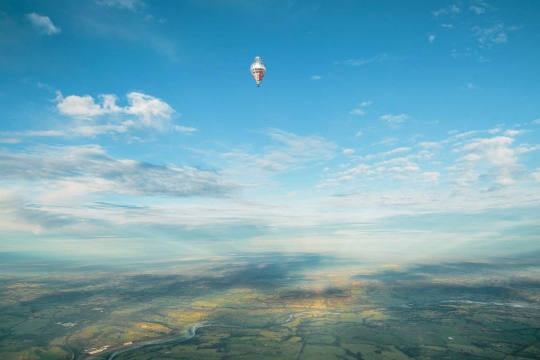 Nekatnya pria tua ini keliling dunia pakai balon udara