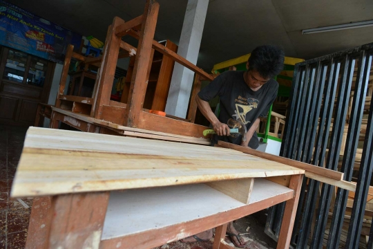 Tahun ajaran baru, penjualan bangku sekolah melonjak