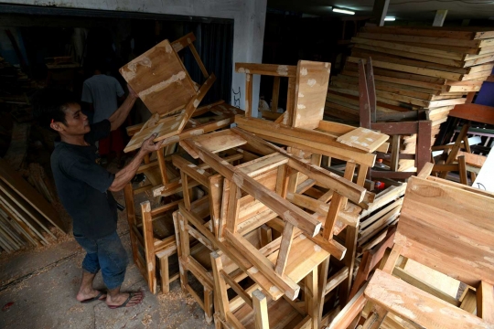 Tahun ajaran baru, penjualan bangku sekolah melonjak