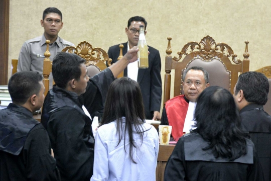 Kesaksian teman Mirna dan Jessica di sidang kopi bersianida