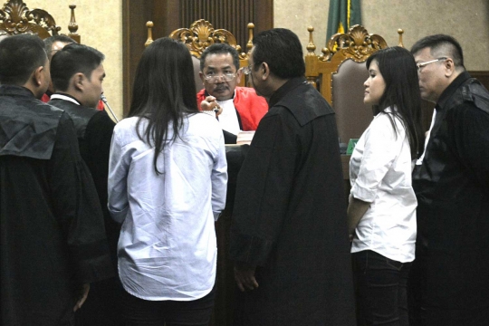 Kesaksian teman Mirna dan Jessica di sidang kopi bersianida