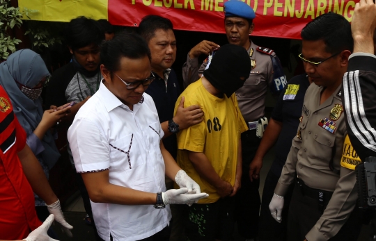 Ini barang bukti dan pelaku pembunuh karyawati bank dalam boks