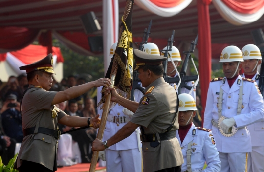 Momen saat Jenderal Tito Karnavian terima tongkat komando Kapolri