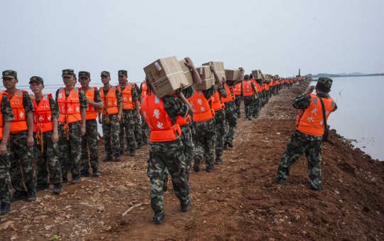 Luar biasa China usir banjir pakai bom berkekuatan 30 ton