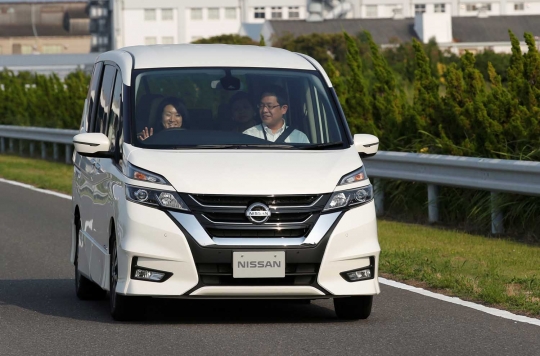 Asyiknya jalan-jalan dengan mobil tanpa sopir All-New Nissan Serena