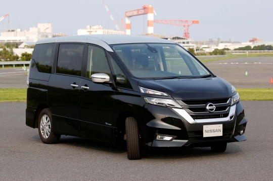 Asyiknya jalan-jalan dengan mobil tanpa sopir All-New Nissan Serena