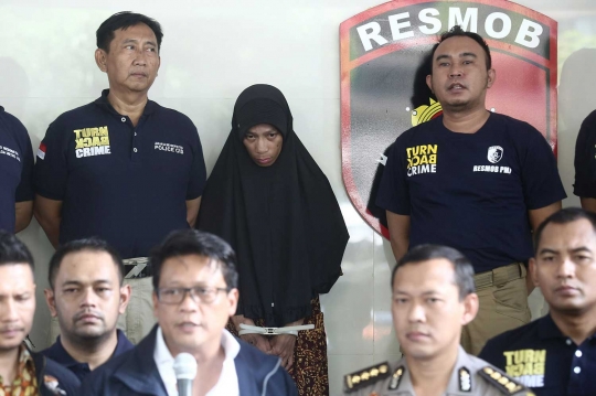 Predator anak tampil berhijab saat rilis di Polda Metro Jaya