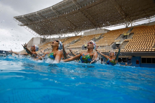 Intip atlet cantik Brasil latihan renang indah