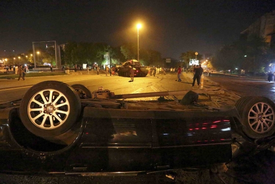 Mencekam, begini suasana kudeta militer vs warga sipil Turki