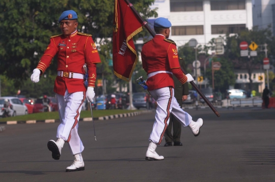 Atraksi senjata hiasi upacara pergantian pasukan jaga Paspampres