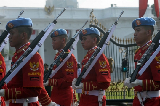 Atraksi senjata hiasi upacara pergantian pasukan jaga Paspampres