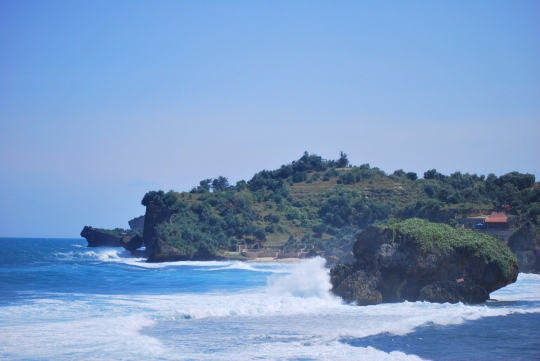 Menikmati keindahan alam Pantai Kukup yang eksotis