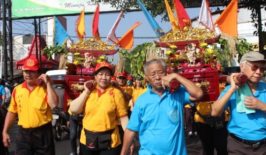 Perayaan HUT Klenteng Eng An Kiong, 38 dewa diarak keliling Malang