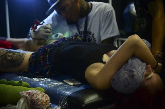 Geliat wanita seksi Kolombia banjiri Expotattoo 2016